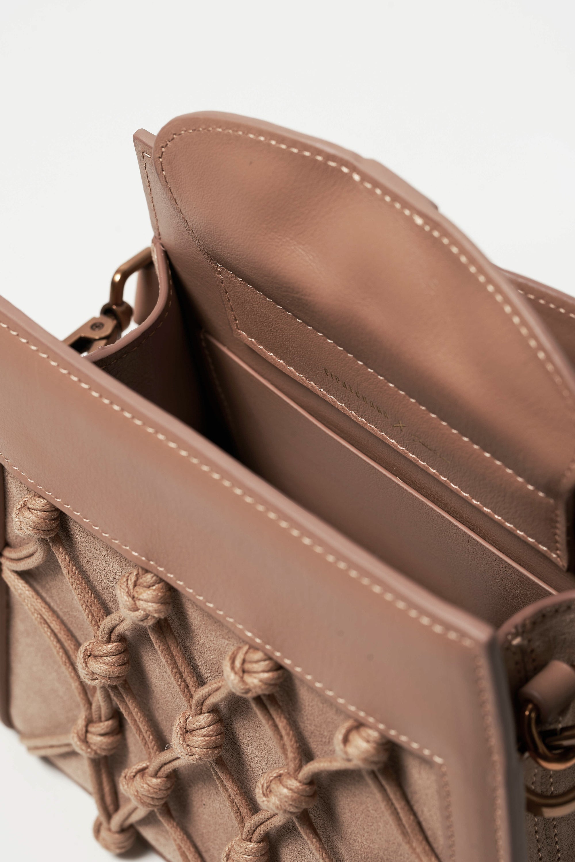 Amu Bag(Nude, Medium)